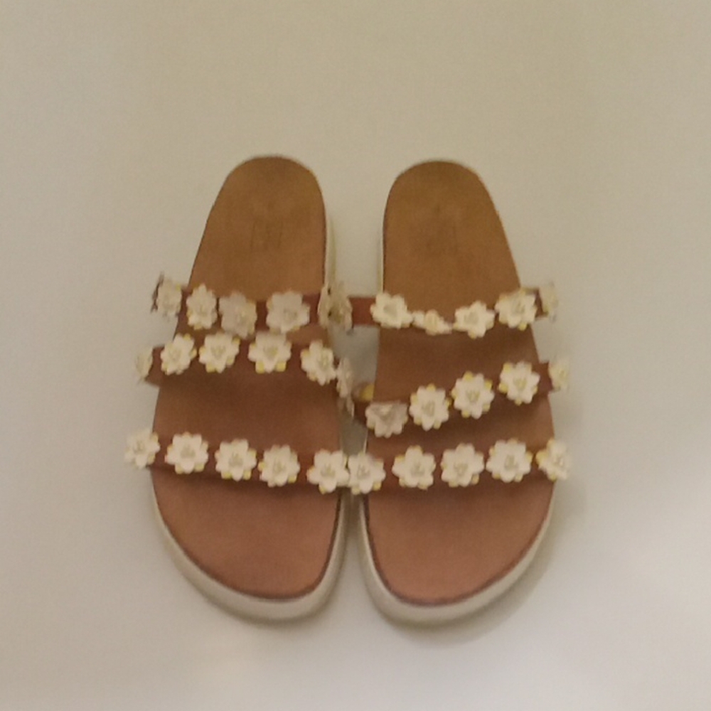 Floral Strap Sandals in Brown and Cream